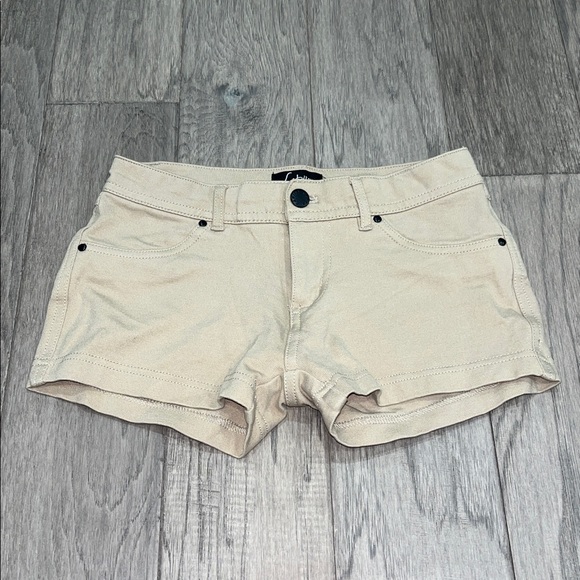 Shorts - Picture 1 of 4